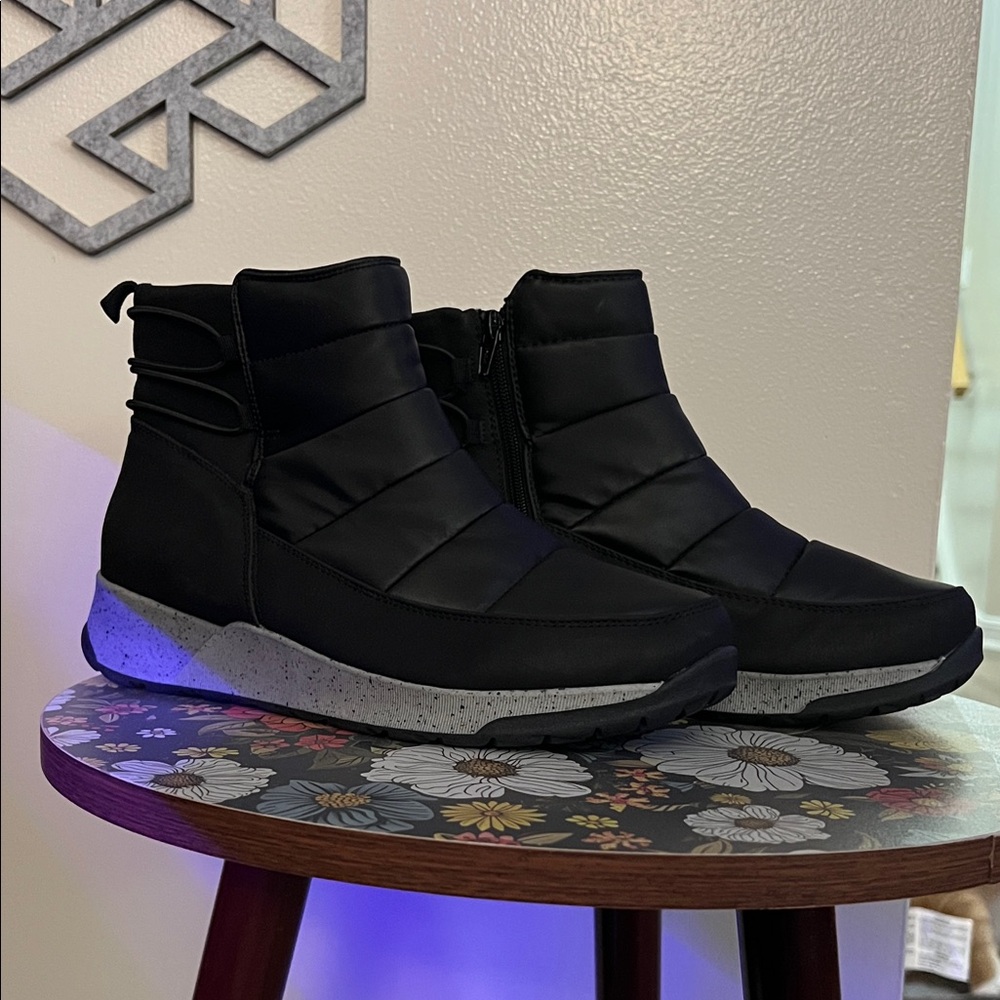 Ocean and Coast Belmont winter boot - size 9